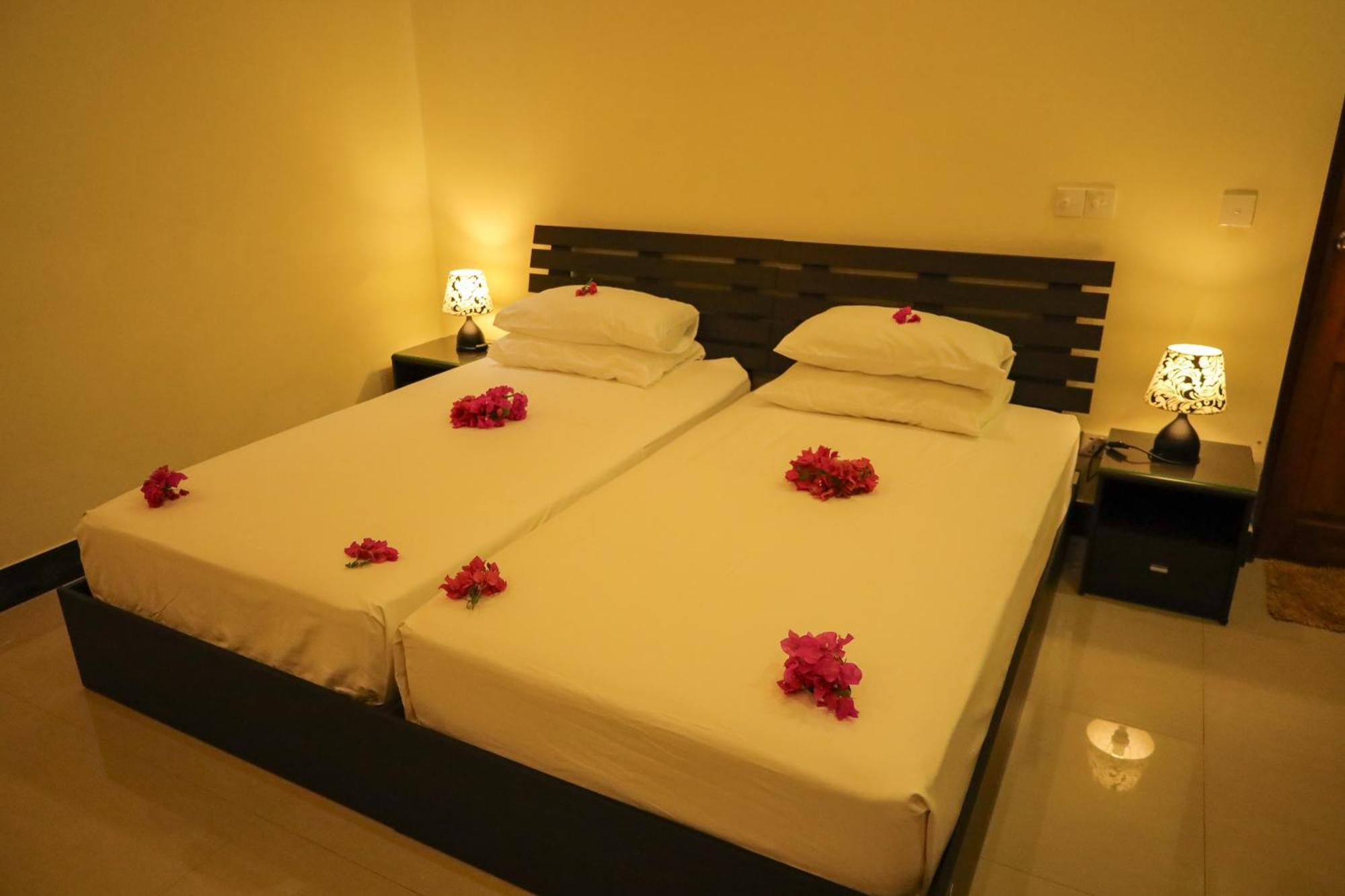 Charming Holiday Lodge- Addu Atoll Meedhoo, Maldives Kültér fotó